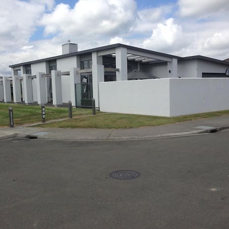 Accommodation In Frimley Hastings Exterior photo